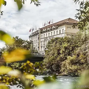 rezervați aici